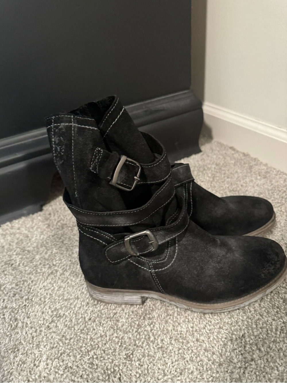 Roan Boots Women’s 7.5 Black Distressed Buckle Leather